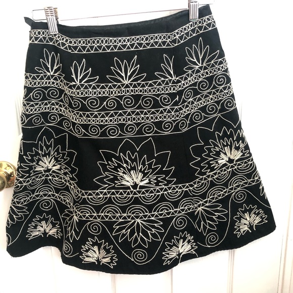 Talbots black skirt with cream embroidery sz 4 - Picture 1 of 5